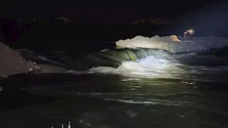 خروج جسر يربط مدينة دير الزور بريفها عن الخدمة.. ما السبب؟