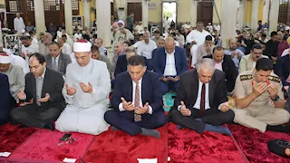 أجواء من البهجة والروحانية.. محافظ القليوبية يؤدي صلاة عيد الأضحى في بنها- صور