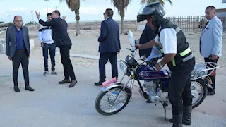 أول أيام عيد الأضحى.. محافظ بورسعيد يضبط دراجات بخارية ويوجه بمصادرتها- صور