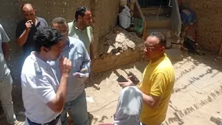 بالصور- انهيار جزئي لعقار بمدينة الشهداء في المنوفية