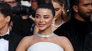 "إطلالة بيضاء ملكية".. يارا السكري تنشر صورًا جديدة من مهرجان كان
