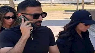 بالصور- الحزن يسيطر على منى زكي وابنتها خلال وداع والدة أحمد حلمي