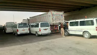 إجراءات حاسمة ضد سيارات "السيرفيس" المخالفة لخطوط السير بأسوان