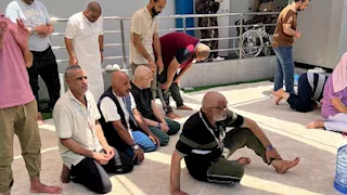 حجاج السياحة يغادرون منى إلى مكة بعد نجاح خطط التفويج ورمي الجمرات