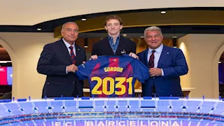 حتى عام 2031.. برشلونة يتعاقد مع جوردون نجم نيوكاسل يونايتد