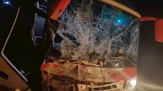 بين أتوبيس وربع نقل.. تفاصيل إصابة شخصين في حادث على طريق الواحات