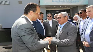 محافظ بني سويف يستقبل وزير الاتصالات داخل مصنع سامسونج 