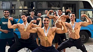 طالب بـ"حلوان التكنولوجية الدولية" يحصد ذهبية بطولة الجامعات في كمال الأجسام