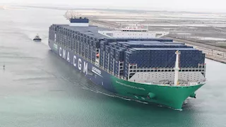 بطول 400 متر.. أكبر سفينة صديقة للبيئة في العالم تعبر قناة السويس لأول مرة