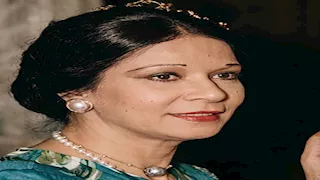 منها صور فوق سفح الهرم.. 15 صورة نادرة للفنانة سهير زكي
