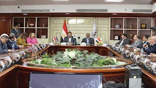 وزير الاتصالات يبحث مع محافظ بني سويف تسريع وتيرة التحول الرقمي بالمحافظة 
