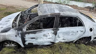 "دخلت في محول كهرباء".. احتراق سيارة طبيب بحادث مروع بالدقهلية