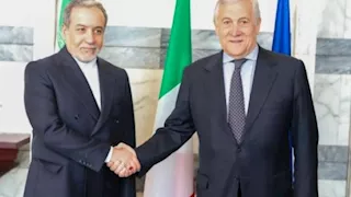 لتجنب التصعيد.. وزير خارجية إيران يبحث مع نظيره الإيطالي إعادة فتح مضيق هرمز