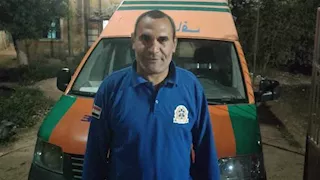 شجاعة استثنائية.. مسعف يخاطر بنفسه لإنقاذ عامل من بيارة صرف بسوهاج