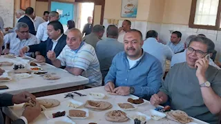 مائدة فول وطعمية تضامنًا مع الطالبة رقية ضحية التنمر بمدرسة في بني سويف