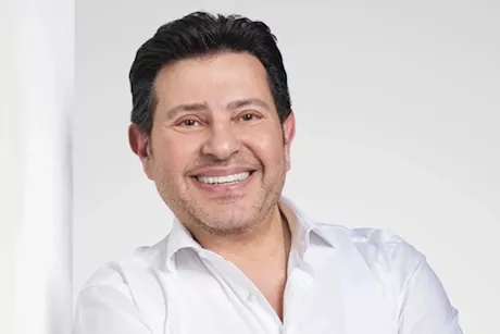 سبب مرض هاني شاكر- كيف توفي أمير الغناء العربي؟ "فيديوجرافيك" 