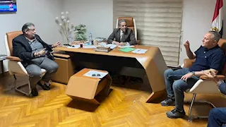 يلتزم بميثاق الشرف الإعلامي.. أسامة حسني يقنن أوضاعه مع نقابة الإعلاميين