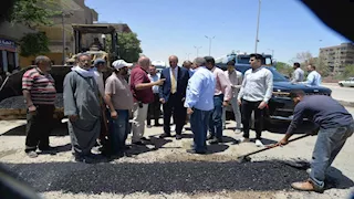محافظ أسيوط يتفقد إنشاء مطبات صناعية بطريق الأربعين