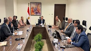 الحكومة تضع خطة شاملة لتنظيم الإعلانات على الطرق ومراجعة التراخيص