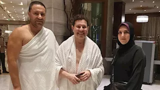 بملابس الإحرام.. 5 صور لـ هاني شاكر في العمرة