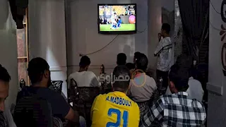 3 مباريات في وقت واحد.. صراع الأهلي والزمالك وبيراميدز يُشعل مقاهي أسيوط -فيديو