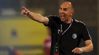 من المدرجات..  انفعال جنوني من يورشيتش مدرب بيراميدز بعد هدف سيراميكا
