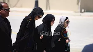 بالصور.. ميرفت أمين بالحجاب في جنازة هاني شاكر