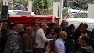 انتهاء مراسم تشييع جثمان الفنان هاني شاكر بحضور نجوم الفن