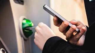 5 خدمات مصرفية إلكترونية تتيحها البنوك للعملاء خلال إجازة عيد العمال