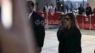 ليلى علوي تصل عزاء هاني شاكر بالشيخ زايد- صور 