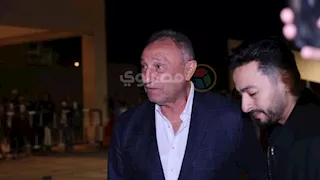 بالصور| الخطيب وحسن شحاتة وأنغام يقدمون واجب العزاء في هاني شاكر