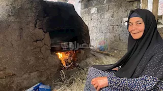 "وداعاً للأنبوبة".. الفرن البلدي يعود لبيوت القرى هرباً من الغلاء.. والحاجة عطيات: أوفر وطعمه حكاية 