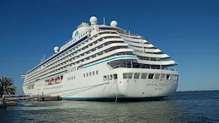 اليوم.. السفينة السياحية CRYSTAL SERENITY تغادر ميناء بورسعيد