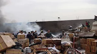 محافظ القليوبية ومدير الأمن يتابعان جهود إخماد حريق مخازن "أبو حوا" بقليوب - صور
