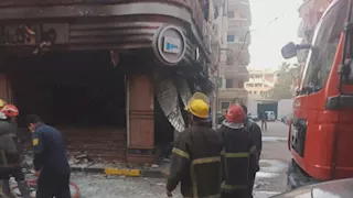 الدخان غطى شارع الاستاد.. حريق يلتهم محل مفروشات بشبين الكوم في المنوفية