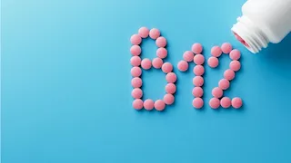   ما العلاقة بين نقص فيتامين B12 وحمض الفوليك والتعب المستمر؟