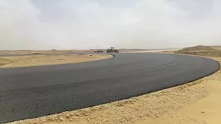 وزيرة الإسكان تتابع تنفيذ مرافق وطرق 1800 فدان بمنطقة شمال المطار في أكتوبر 