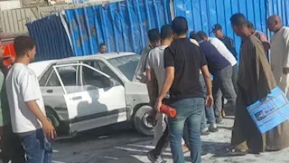 شباب بالمنيا ينقذون سيارة من التفحم أمام محطة القطارات