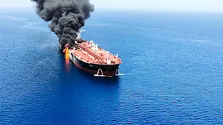 تحقيقات في حريق بسفينة شحن قبالة سواحل عُمان