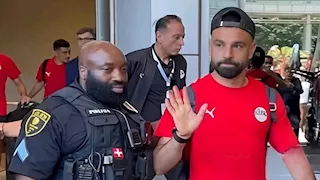 الشرطي إيريك هدسون لمصراوي: محمد صلاح متواضع ولن أنسي هذه التجربة