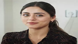 بالأبيض الناصع.. سيلا توركوغلو تخطف الأنظار بإطلالة أنيقة