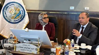 محافظ الوادي الجديد تبحث تطوير "التمور" واستصلاح أراضٍ بأبو طرطور