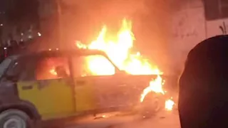 "العربية تفحمت".. حريق نشب بسيارة تاكسي شرق الإسكندرية (صور)