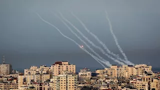 صفارات الإنذار تدوي في غلاف غزة والجيش الإسرائيلي يُوضح السبب