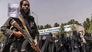 طالبان تواجه اتهامات جديدة بـ"اعتقال وقمع نساء" في أفغانستان (تفاصيل)