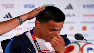بالفيديو.. بكاء لاعب باراجواي خلال المؤتمر الصحفي