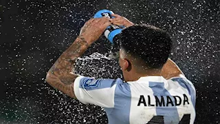 لسلامة اللاعبين أم استثمار إعلاني.. لماذا فرض فيفا فترات الترطيب في كأس العالم؟