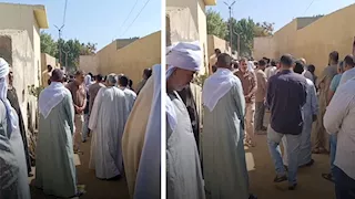 على كرسي متحرك.. أب قعيد يشيع زوجته وأبناءه الأربعة ضحايا حادث قطار السويس بالفيوم