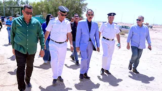 محافظ سوهاج يشهد إزالة تعدٍ على 60 فدانًا من أراضي الدولة بالمنشاة