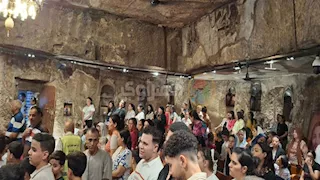 صلوات وترانيم.. مئات الزائرين يحيون عيد العذراء بدير الجنادلة بأسيوط (فيديو وصور)